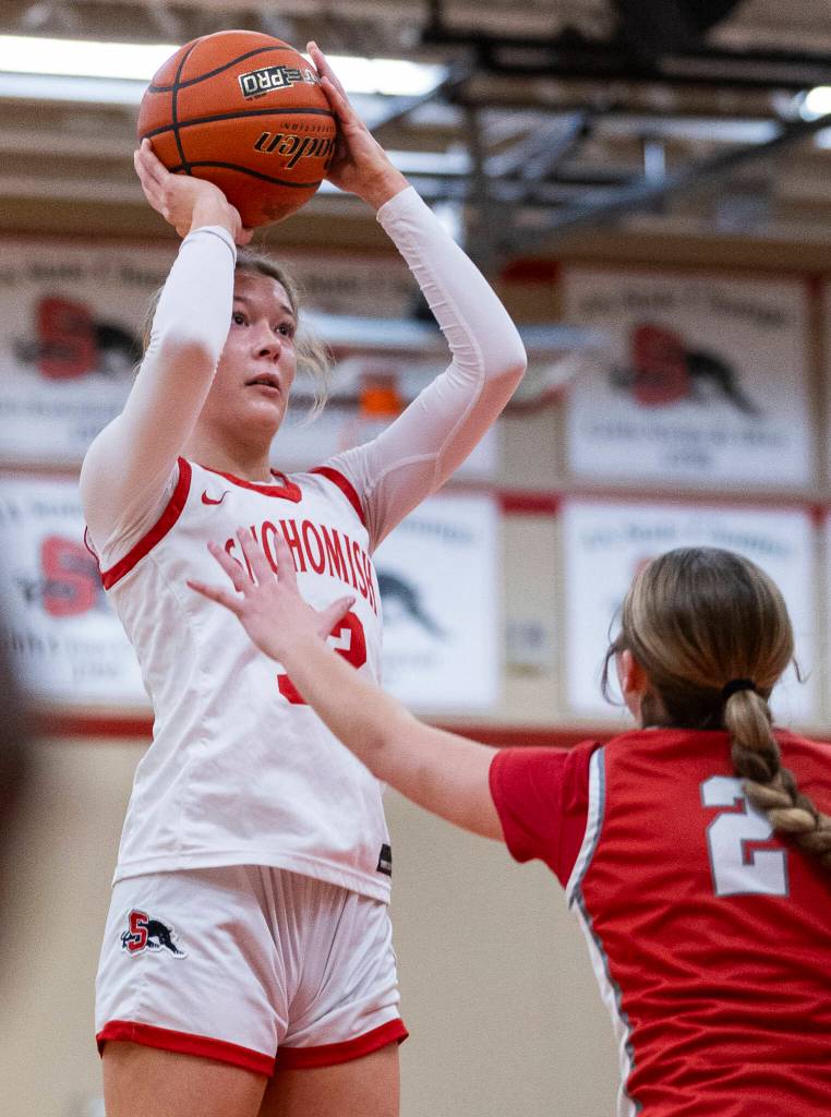 Snohomishs Lola Rotondo takes a jump shot during the game against Stanwood on Friday, Jan. 30, 2026 in Snohomish, Washington. (Olivia Vanni / The Herald)
