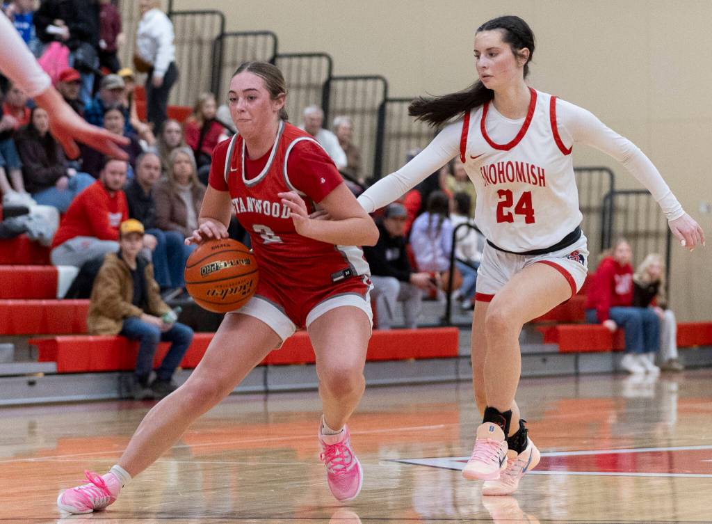 Stanwoods Ellalee Wortham dribbles the ball up the court during the game against Snohomish on Friday, Jan. 30, 2026 in Snohomish, Washington. (Olivia Vanni / The Herald)
