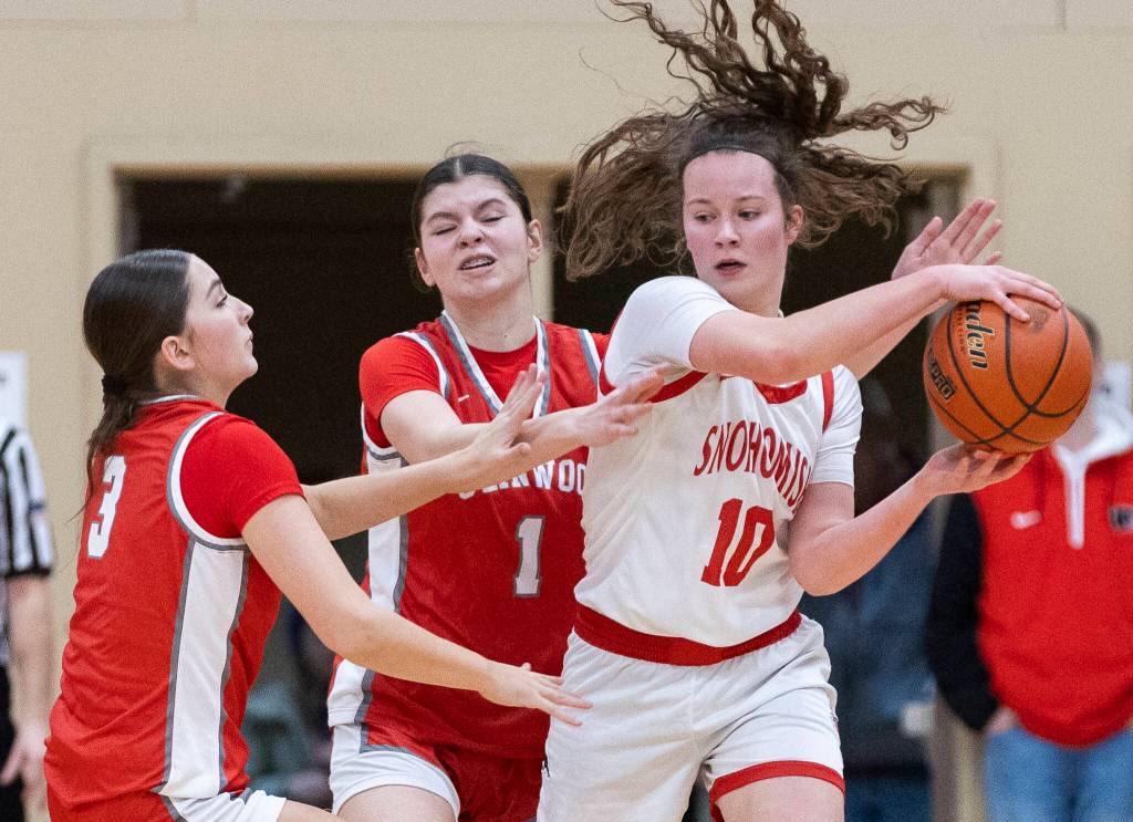 Snohomishs Lizzie Allyn tries to keep possession of the ball while Stanwoods Addy Schuh and Dorothy Berrett defend during the gameon Friday, Jan. 30, 2026 in Snohomish, Washington. (Olivia Vanni / The Herald)