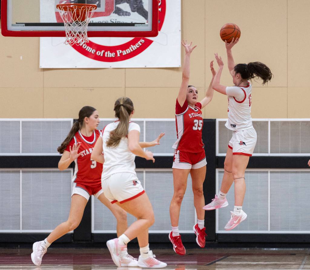 Snohomishs Sienna Capelli makes a jump shot during the game against Stanwood on Friday, Jan. 30, 2026 in Snohomish, Washington. (Olivia Vanni / The Herald)