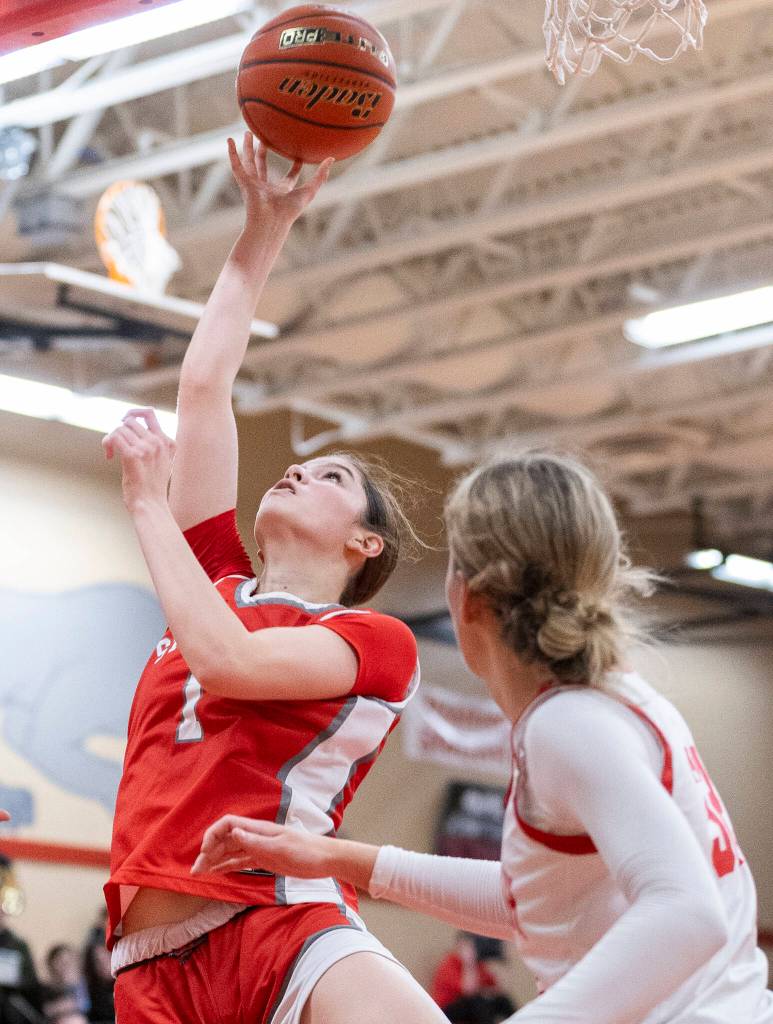 Stanwoods Dorothy Berrett makes a layup during the game against Snohomish on Friday, Jan. 30, 2026 in Snohomish, Washington. (Olivia Vanni / The Herald)