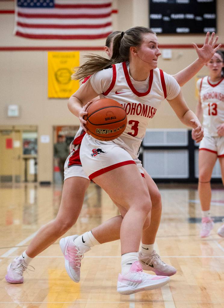 Snohomishs Kendall Hammer drives to the hoop during the game against Stanwood on Friday, Jan. 30, 2026 in Snohomish, Washington. (Olivia Vanni / The Herald)