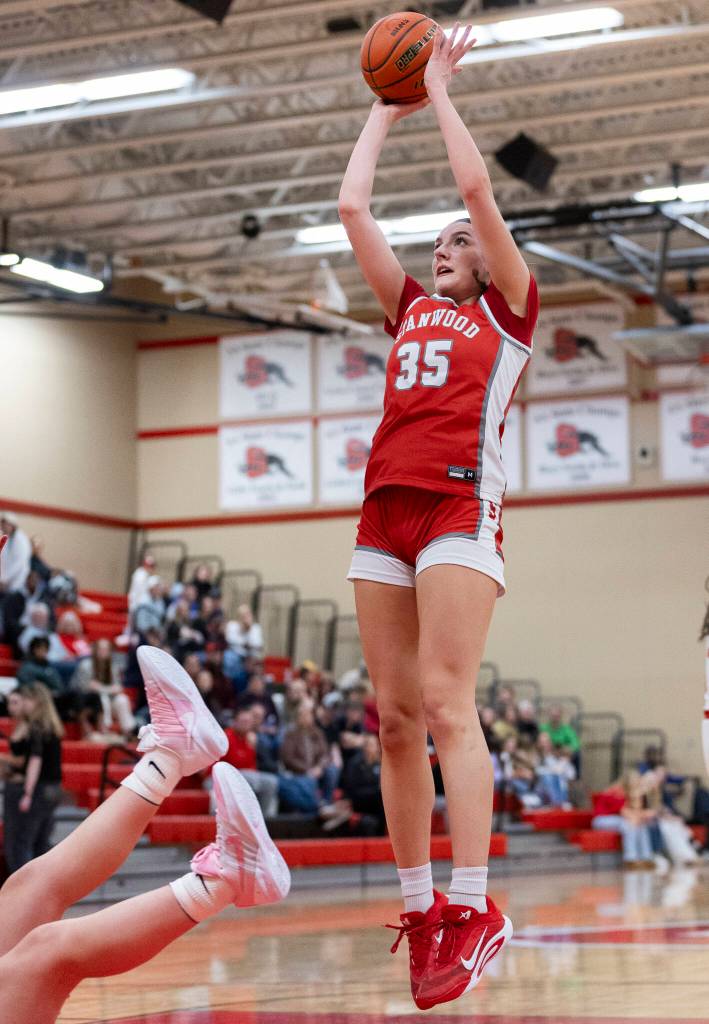 Stanwoods Stella Berrett makes a jump shot during the game against Snohomish on Friday, Jan. 30, 2026 in Snohomish, Washington. (Olivia Vanni / The Herald)