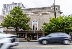 Cars drive along Colby Avenue past the Everett Historic Theater on Tuesday, May 13, 2025 in Everett, Washington. (Olivia Vanni / The Herald)