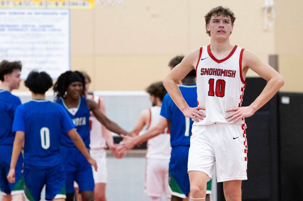 Snohomishs Grant Smith looks up at the scoreboard during the 3A state opening round loser-out game against Mountain View on Tuesday, Feb. 24, 2026 in Snohomish, Washington. (Olivia Vanni / The Herald)
