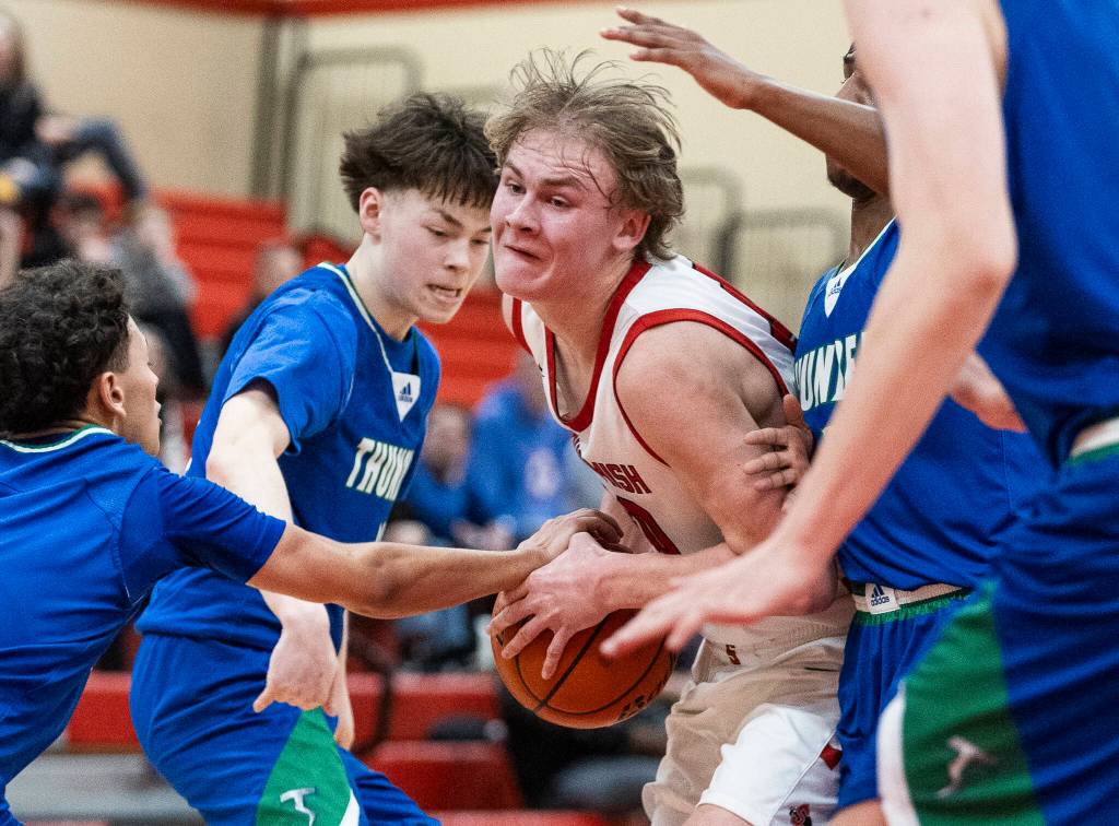 Snohomishs Hudson Smith tries to keep possession of the ball while being defended by multiple Mountain View player during the 3A state opening round loser-out game on Tuesday, Feb. 24, 2026 in Snohomish, Washington. (Olivia Vanni / The Herald)