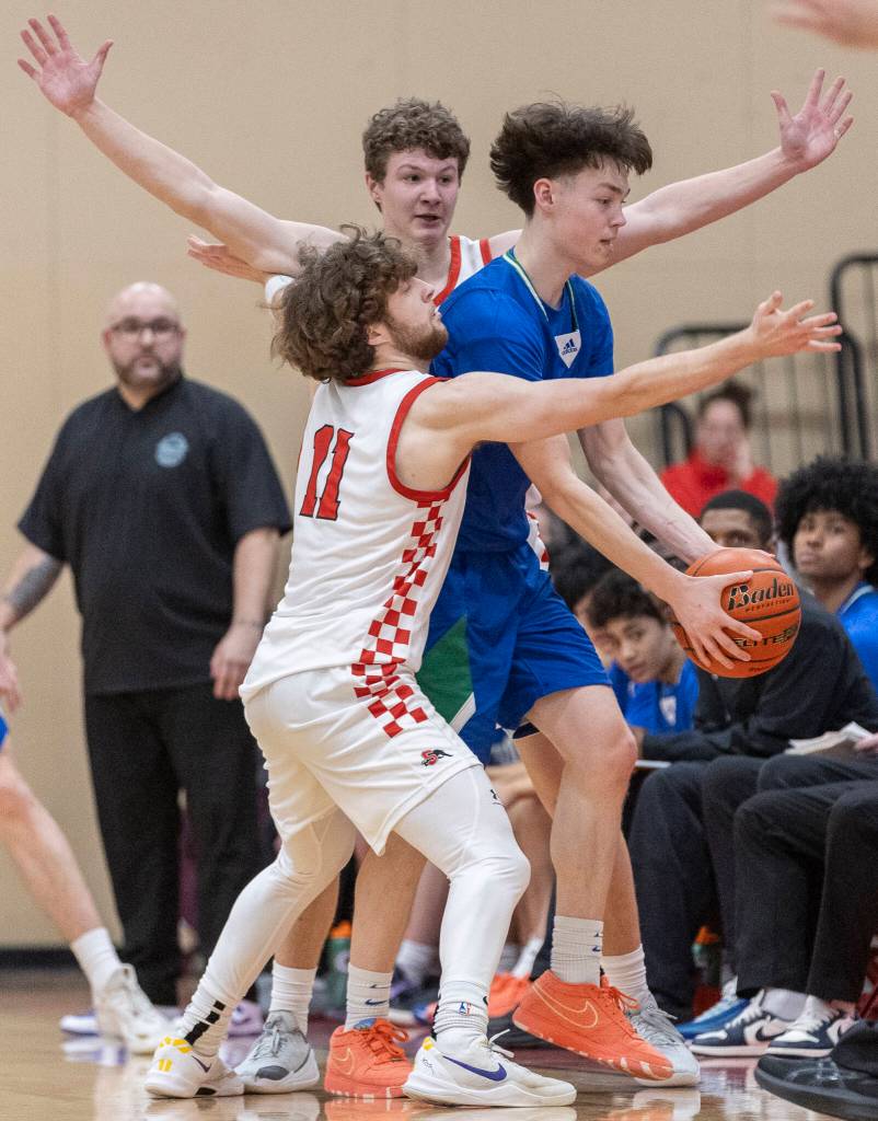 Snohomishs Grady Rohrich and Jack Rotondo defend Mountain Views Luke Swerdlik during the 3A state opening round loser-out game on Tuesday, Feb. 24, 2026 in Snohomish, Washington. (Olivia Vanni / The Herald)