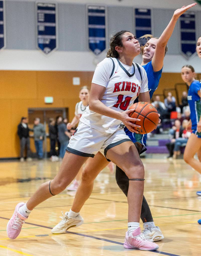 Kings Kaleo Anderson drives to the hoop during the 2A state opening round game against Lakeside on Friday, Feb. 27, 2026 in Bothell, Washington. (Olivia Vanni / The Herald)