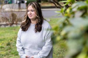 Makena Simonen, 21, outside of her family home on Wednesday, Jan. 14, 2026 in Lynnwood, Washington. (Olivia Vanni / The Herald)