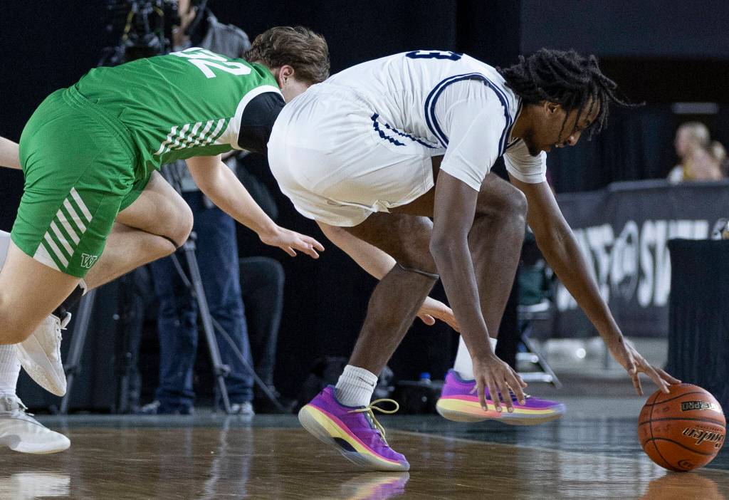 Glacier Peaks Paulos Mulugeta scrambles for a loose ball during the 4A state game against Woodinville on Wednesday, March 4, 2026 in Tacoma, Washington. (Olivia Vanni / The Herald)
