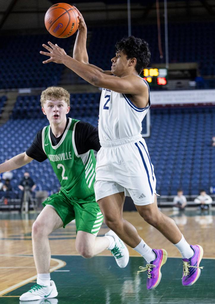 Glacier Peaks Aaron Thomas jumps while passing the ball during the 4A state game against Woodinville on Wednesday, March 4, 2026 in Tacoma, Washington. (Olivia Vanni / The Herald)