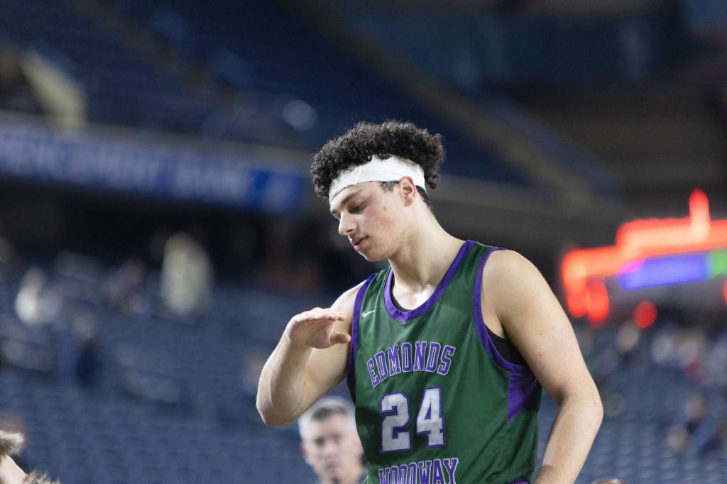 Edmonds-Woodways Julian Gray sports a head bandage during a state Round of 12 game against Prairie on Wednesday, March 4, 2026 at the Tacoma Dome in Tacoma. (Qasim Ali / The Herald)