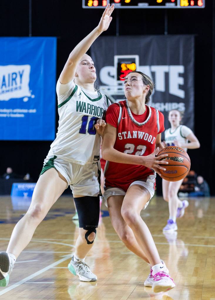 Stanwoods Georgia Lenz drives to the hoop while Edmonds-Woodways Audrey Rothmier defends during the 3A state game on Wednesday, March 4, 2026 in Tacoma, Washington. (Olivia Vanni / The Herald)
