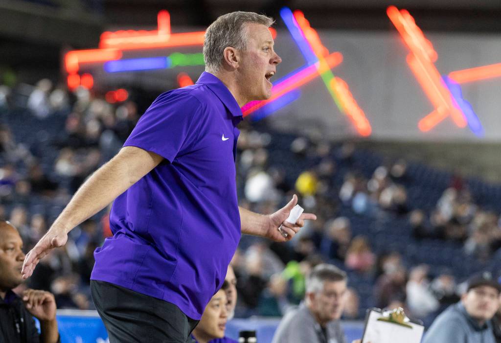 Edmonds-Woodway head coach Tyler Geving yells out a play during the 3A state quarterfinal game Bellarmine Prep on Thursday, March 5, 2026 in Tacoma, Washington. (Olivia Vanni / The Herald)