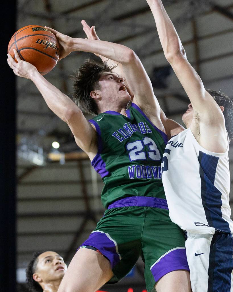 Edmonds-Woodways Dennis Karl looks to lay up the ball during the 3A state quarterfinal game Bellarmine Prep on Thursday, March 5, 2026 in Tacoma, Washington. (Olivia Vanni / The Herald)