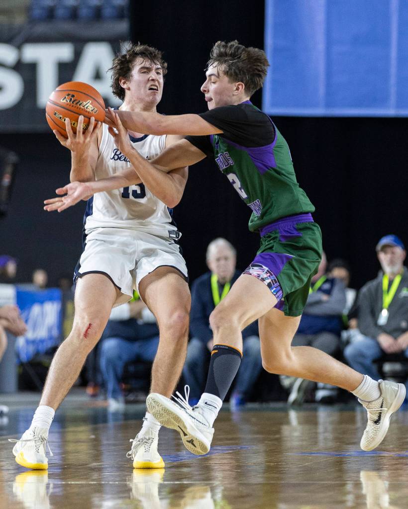 Edmonds-Woodways William Alseth defends during the 3A state quarterfinal game Bellarmine Prep on Thursday, March 5, 2026 in Tacoma, Washington. (Olivia Vanni / The Herald)