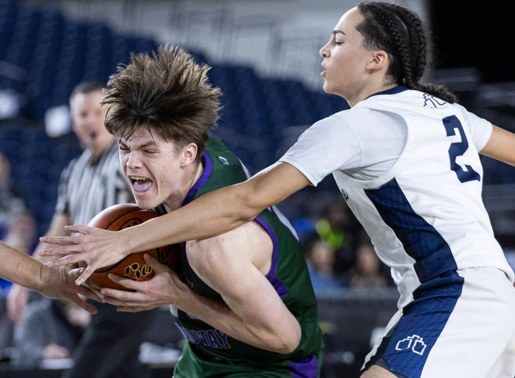 Edmonds-Woodways Dennis Karl drives to the hoop during the 3A state quarterfinal game Bellarmine Prep on Thursday, March 5, 2026 in Tacoma, Washington. (Olivia Vanni / The Herald)