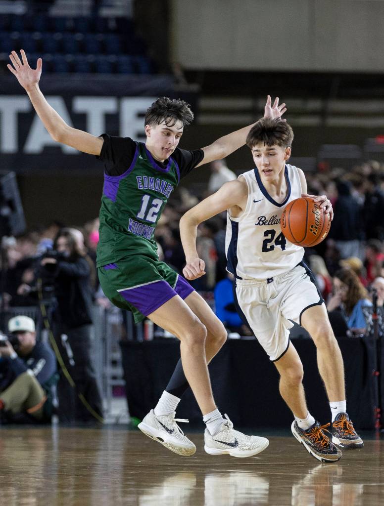 Edmonds-Woodways William Alseth defends during the 3A state quarterfinal game Bellarmine Prep on Thursday, March 5, 2026 in Tacoma, Washington. (Olivia Vanni / The Herald)