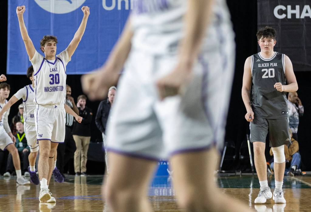 Lake Washingtons Julien Deblieck celebrates beating Glacier Peak in the 4A state quarterfinal game while Glacier Peaks Zachary Albright walks off the court on Thursday, March 5, 2026 in Tacoma, Washington. (Olivia Vanni / The Herald)