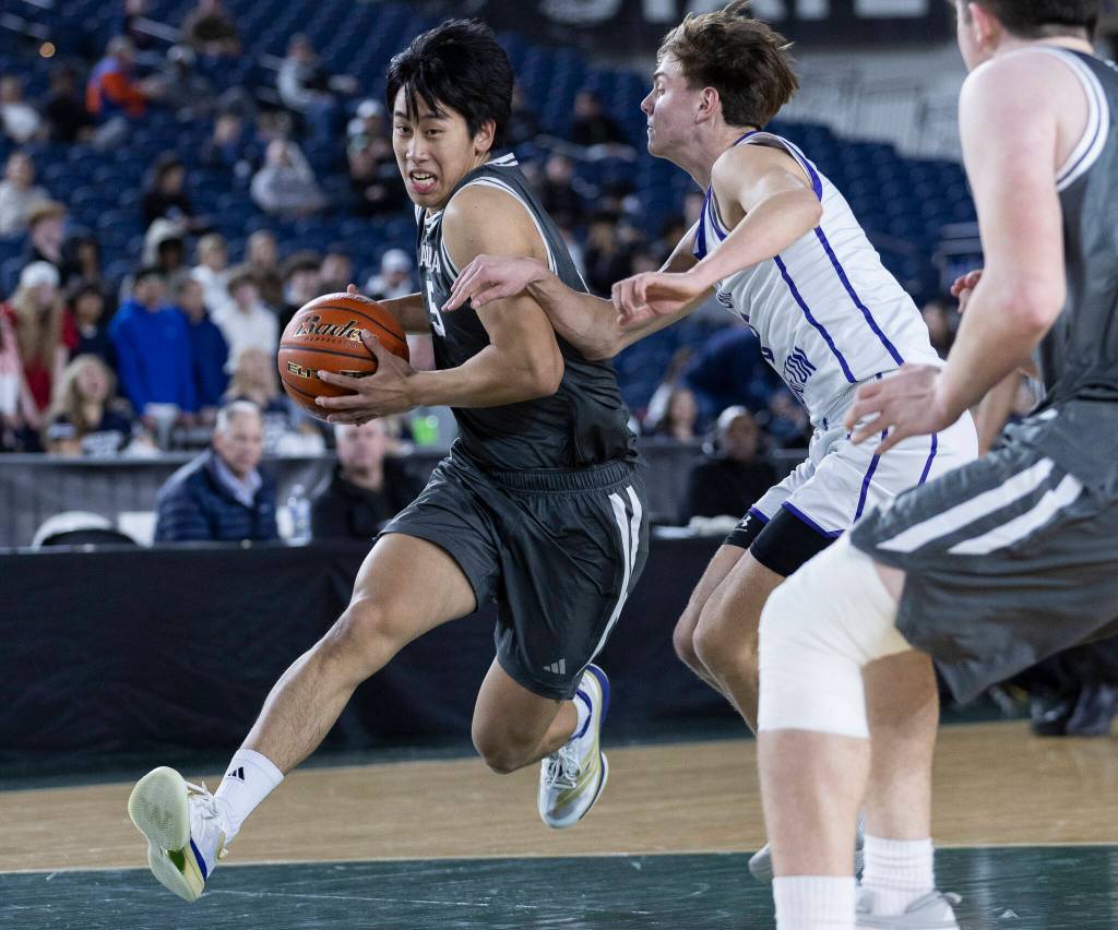 Glacier Peaks Edison Kan drives to the hoop during the 4A state quarterfinal game against Lake Washington on Thursday, March 5, 2026 in Tacoma, Washington. (Olivia Vanni / The Herald)