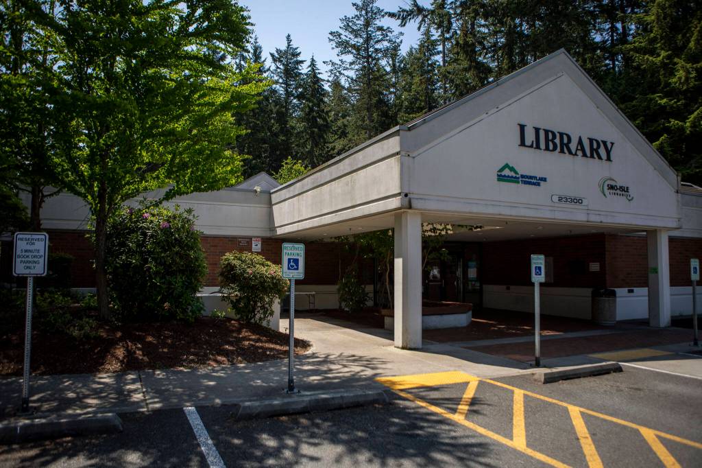 Mountlake Terrace Library, part of the Sno-Isle Libraries, in Mountlake Terrace, Washington, in June 2023. (Annie Barker / The Herald)