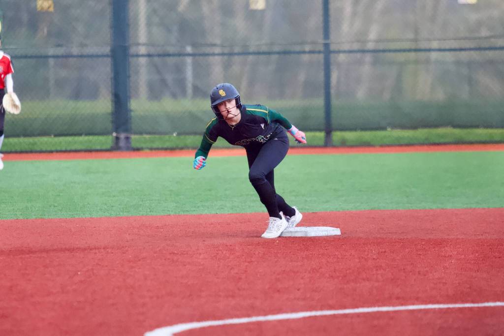 Shorecrests Natalie Fernandez takes off from second base during the Scots 4-3 win against Mountlake Terrace at Shorecrest High School on March 25, 2026. (Joe Pohoryles / The Herald)