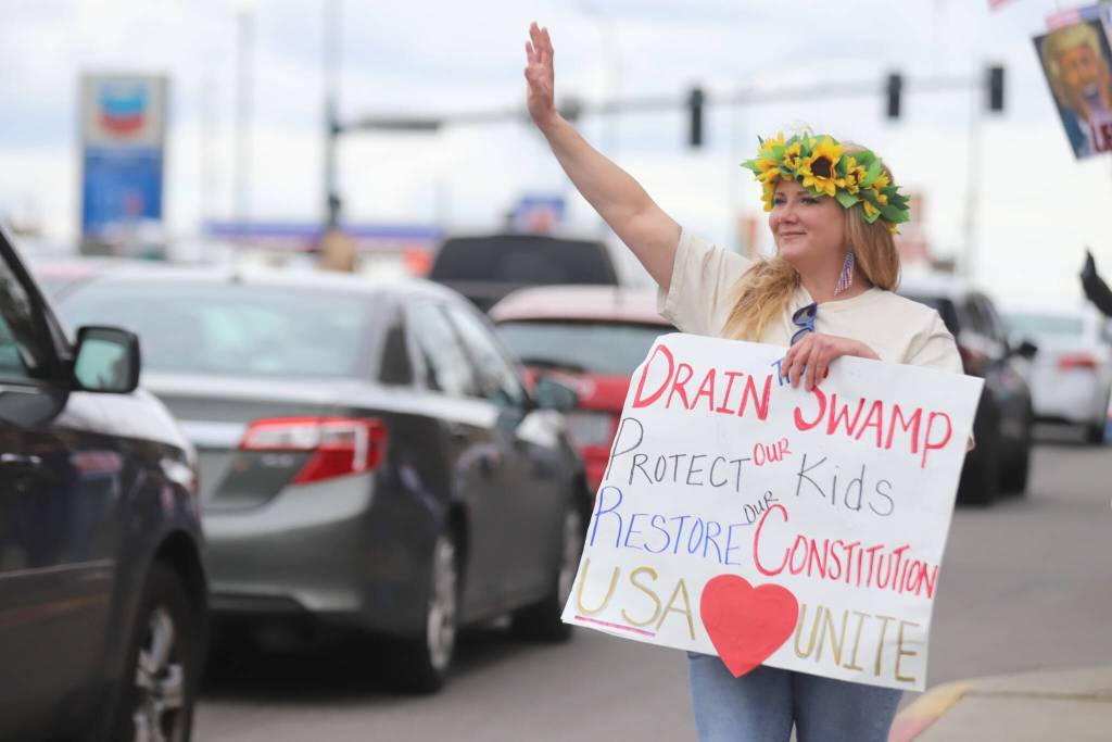 Crystal Henderson waves to passing motorists along Broadway during a No Kings Day rally on Saturday, March 28, 2026, in Everett. Washington. Michael Henneke / The Herald)