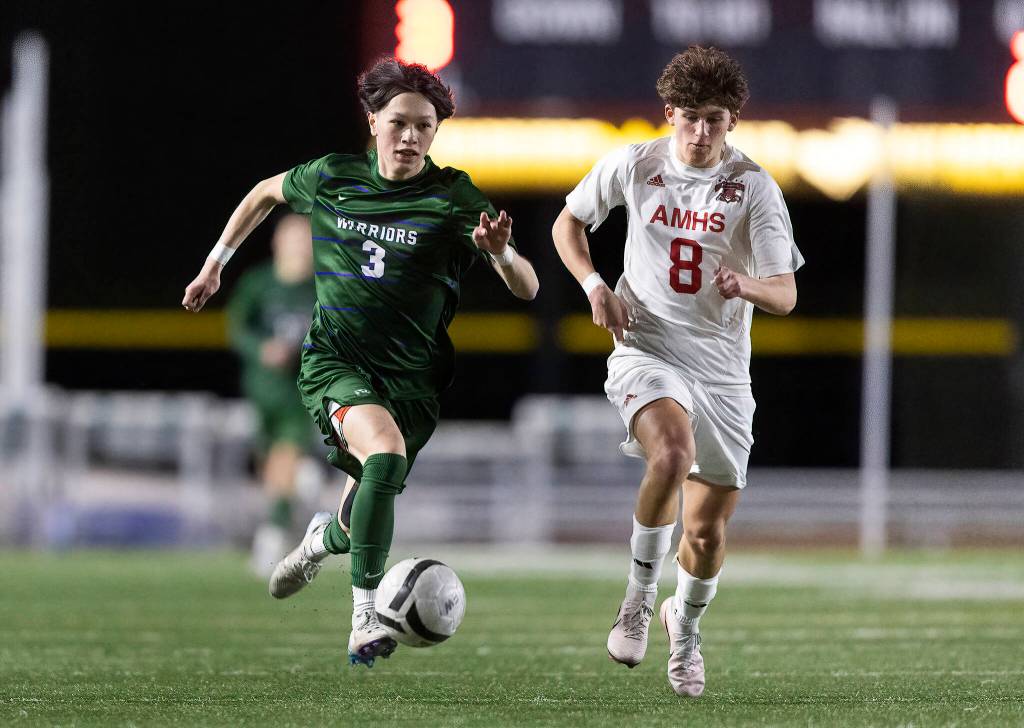 Edmonds-Woodways Jackson Cho dribbles the ball up the field while Archbishop Murphys Max Ollis defends during the game on Tuesday, March 31, 2026 in Edmonds, Washington. (Olivia Vanni / The Herald)