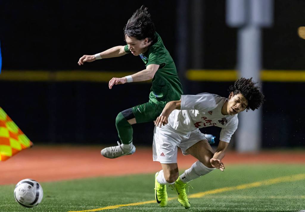 Edmonds-Woodways Jackson Cho jumps after the ball while Archbishop Murphys Josh Martin tries to defend during the game on Tuesday, March 31, 2026 in Edmonds, Washington. (Olivia Vanni / The Herald)