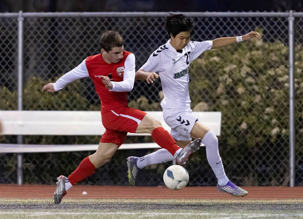 Jacksons Juno Jun tries to keep control of the ball while Snohomishs Carson Heberling defends during the game on Monday, April 6, 2026 in Snohomish, Washington. (Olivia Vanni / The Herald)