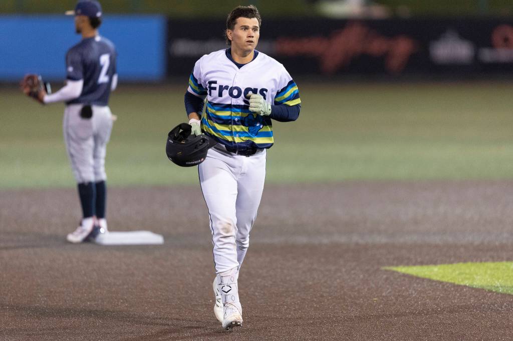 Luke Stevenson (32) of the Everett AquaSox runs to the dugout after hitting a sacrifice fly out to centerfield to score Josh Caron (10) of the Everett AquaSox during the game against the Tri-City Dust Devils on Tuesday, April 7, 2026 in Everett, Washington. (Olivia Vanni / The Herald)