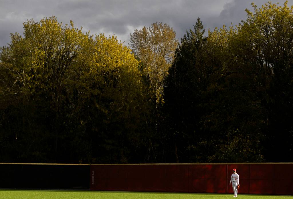 Stanwoods Brayden Wammack stands in the outfield during the game against Mountlake Terrace on Wednesday, April 15, 2026 in Stanwood, Washington. (Olivia Vanni / The Herald)