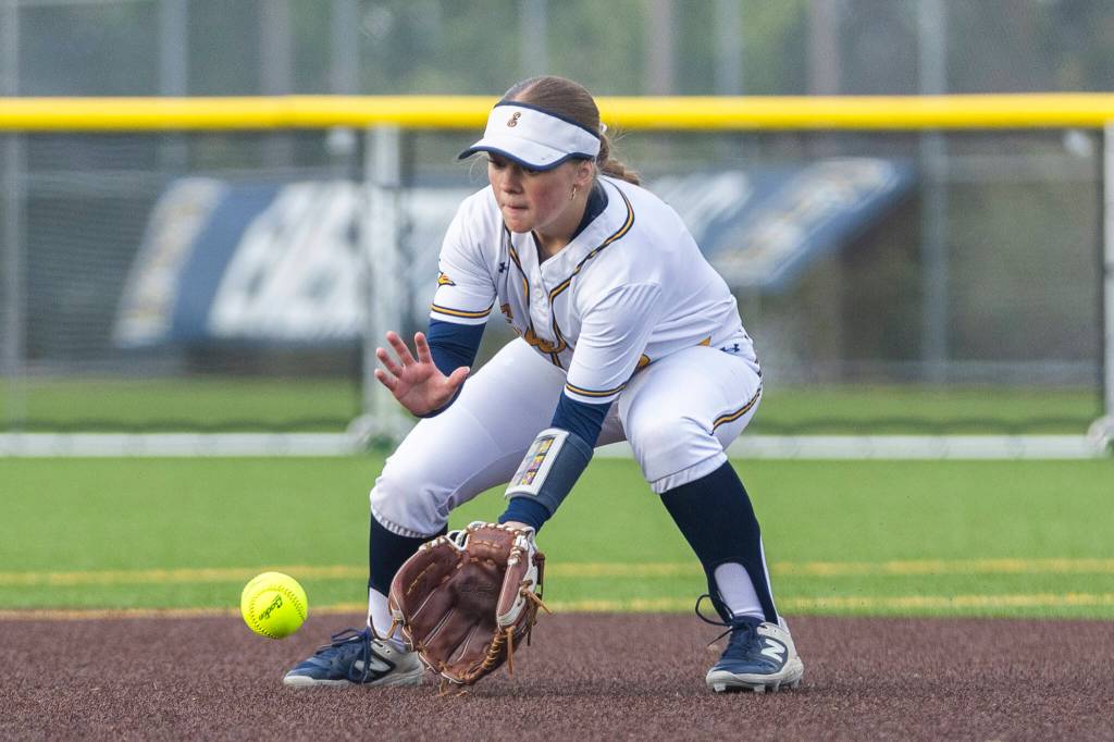 Everetts Kaitlyn Kelley fields the ball during the game against Snohomish on Thursday, April 16, 2026 in Everett, Washington. (Olivia Vanni / The Herald)