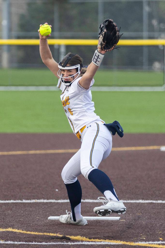 Everetts Anna Luscher pitches during the game against Snohomish on Thursday, April 16, 2026 in Everett, Washington. (Olivia Vanni / The Herald)