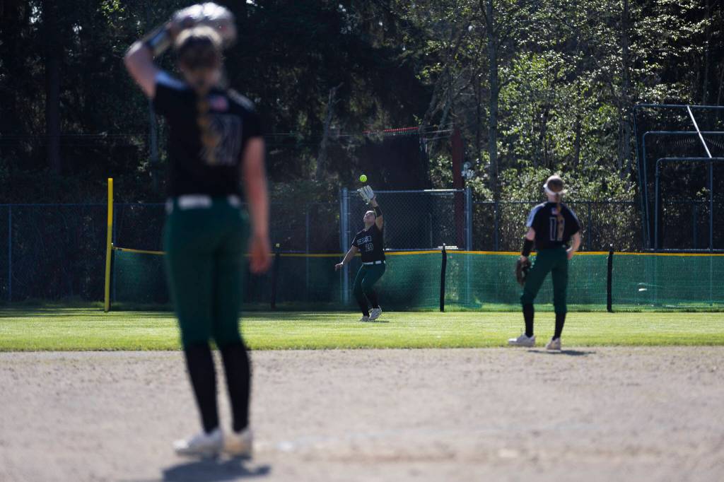 Jacksons Noelani Esguerra makes a catch in the outfield during the game against Kamiak on Monday, April 20, 2026 in Mill Creek, Washington. (Olivia Vanni / The Herald)