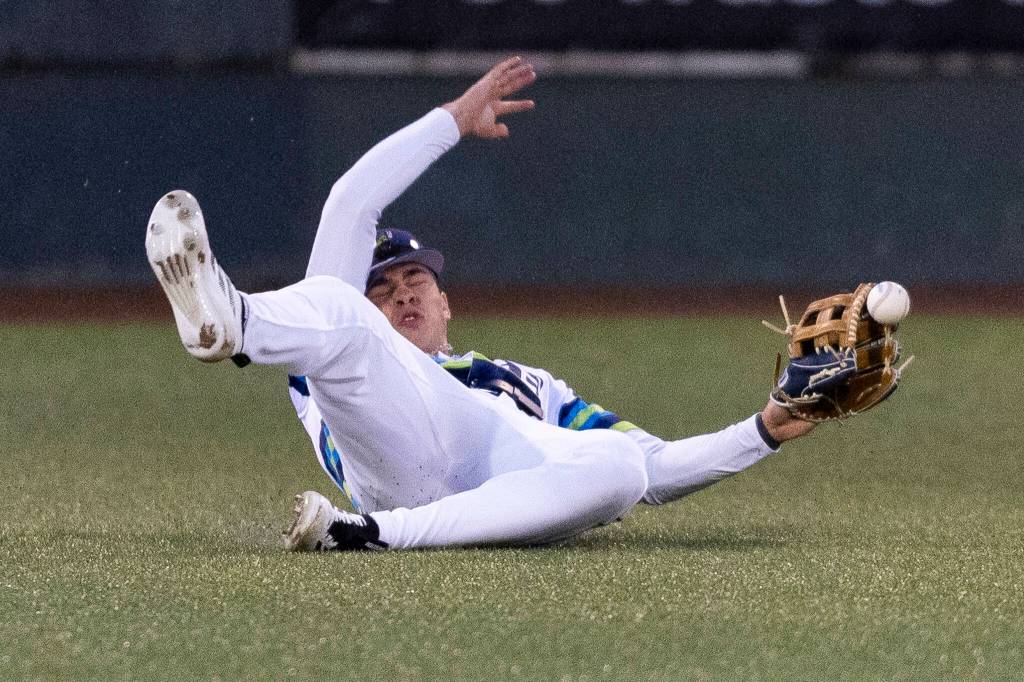 Jonny Farmelo #15 of the Everett AquaSox just misses a catch in the outfield during the game against the Spokane Indians on Tuesday, April 21, 2026 in Everett, Washington. (Olivia Vanni / The Herald)