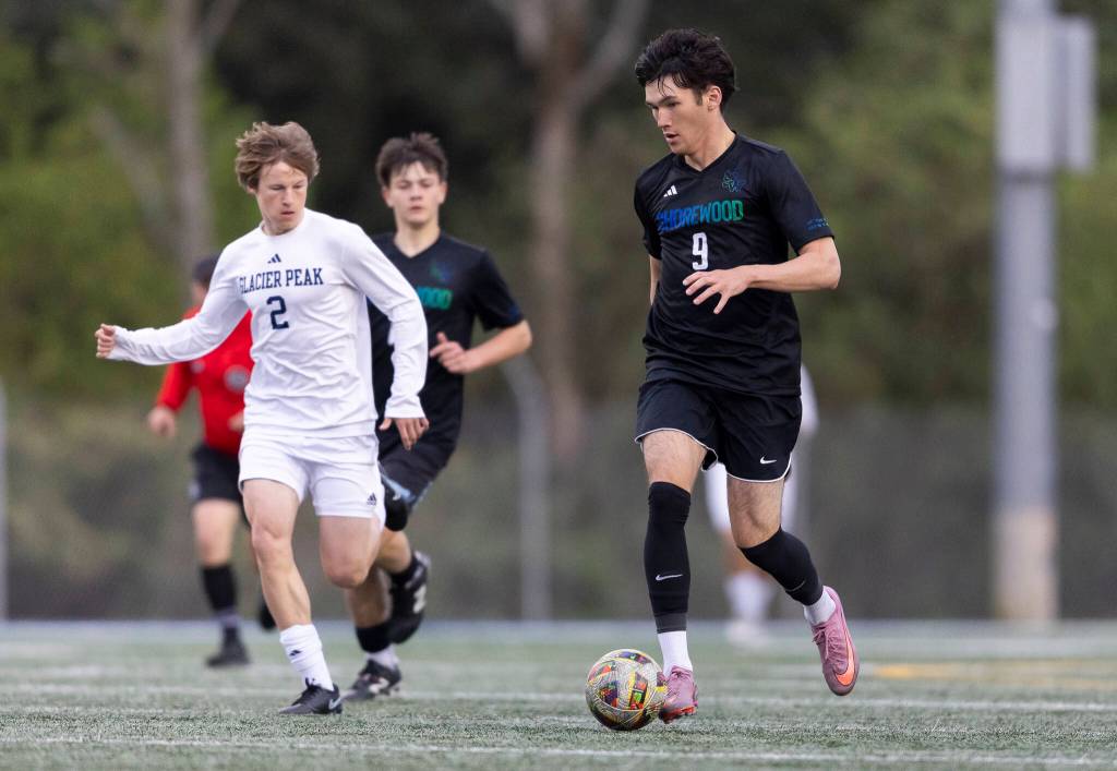 Glacier Peaks Liam Smith dribbles the ball up the field during the game against Glacier Peak on Tuesday, April 28, 2026 in Shoreline, Washington. (Olivia Vanni / The Herald)