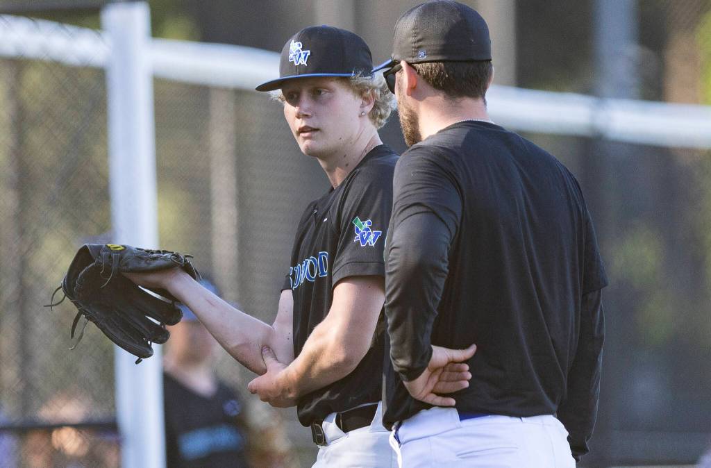 Shorewoods Lukas Wanke exits the game while grabbing it right elbow during the game against Edmonds-Woodway on Wednesday, April 29, 2026 in Shoreline, Washington. (Olivia Vanni / The Herald)