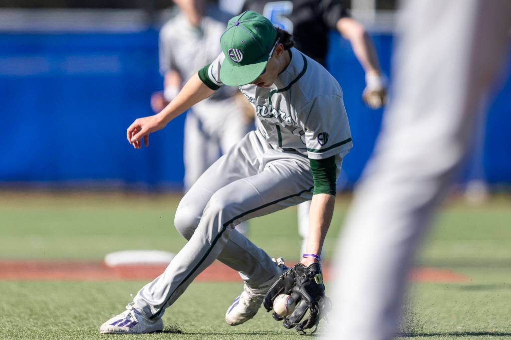 Edmonds-Woodways Andrew Bau fields the ball during the game against Shorewood on Wednesday, April 29, 2026 in Shoreline, Washington. (Olivia Vanni / The Herald)