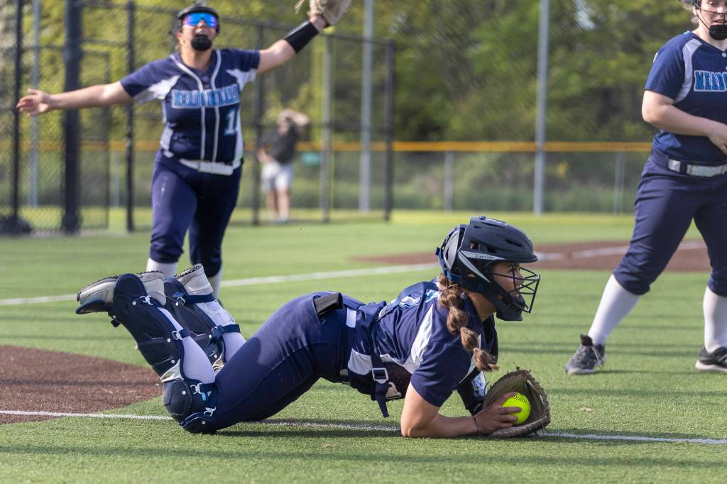 Meadowdales Peyton Warnock makes a diving catch for an out during the game against Shorewood on Thursday, April 30, 2026 in Lynnwood, Washington. (Olivia Vanni / The Herald)