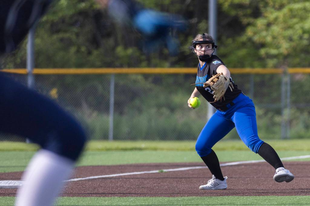 Shorewoods Grace McLaughlin fields the ball during the game against Meadowdale on Thursday, April 30, 2026 in Lynnwood, Washington. (Olivia Vanni / The Herald)