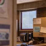 Condensation is visible on a window due to a broken seal at Explorer Middle School on Monday, May 11, 2026 in Everett, Washington. (Olivia Vanni / The Herald)