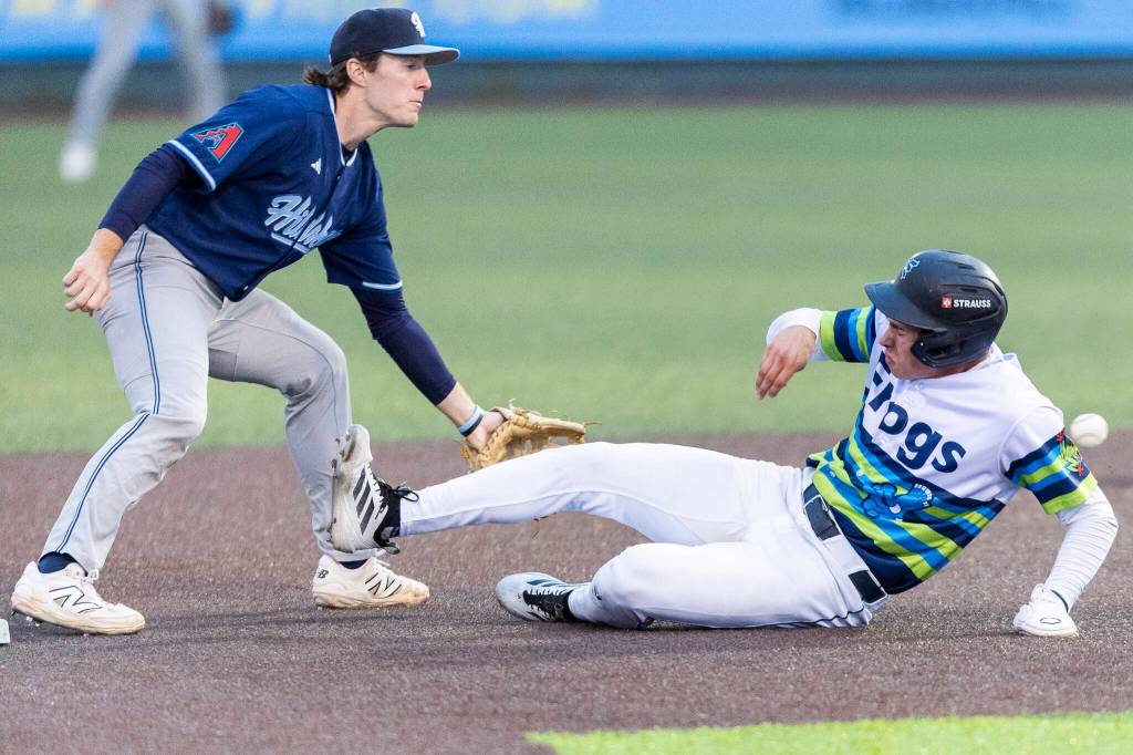 Jonny Farmelo #15 of the Everett AquaSox beats a show to second base during the game against the Hillsboro Hops on Wednesday, May 6, 2026 in Everett, Washington. (Olivia Vanni / The Herald)