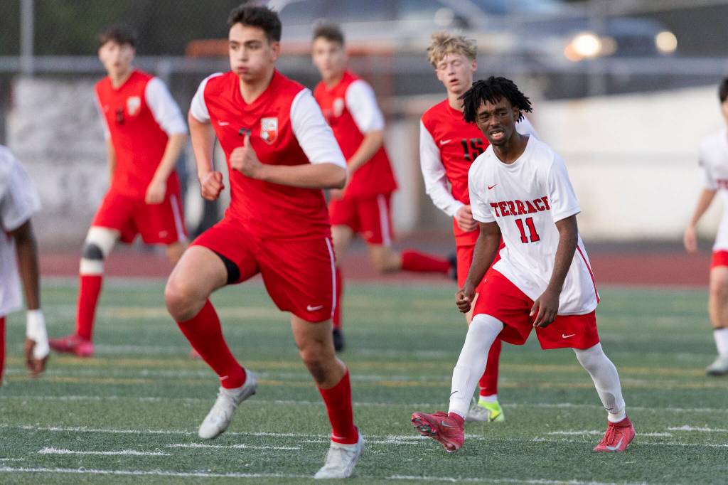 Mountlake Terraces Ash Jeffers reacts after his shot hits off the cross bard during the second half of the loser-out 3A district playoff game against Snohomish on Thursday, May 7, 2026 in Snohomish, Washington. (Olivia Vanni / The Herald)