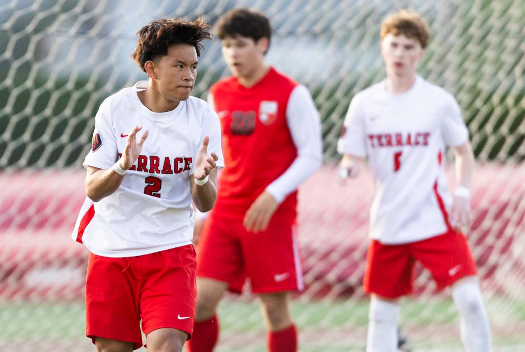 Mountlake Terraces Tien Tieu reacts to missing a shot during the loser-out 3A district playoff game against Snohomish on Thursday, May 7, 2026 in Snohomish, Washington. (Olivia Vanni / The Herald)