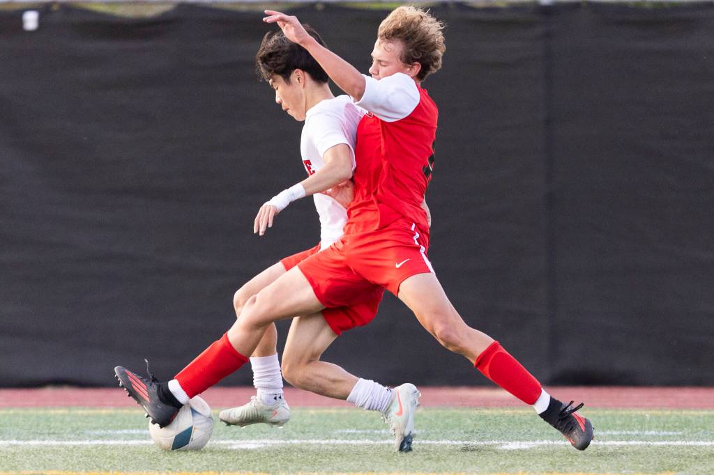 Mountlake Terraces Tyki Kobayashi and Snohomishs Chase Beazer battle for the ball during the loser-out 3A district playoff game on Thursday, May 7, 2026 in Snohomish, Washington. (Olivia Vanni / The Herald)