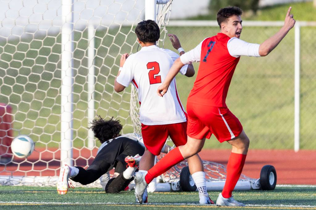 Mountlake Terraces Tien Tieu and Snohomishs Thomas Pursel react to a goal scored by Snohomishs Morgan Hereth during the first half of the loser-out 3A district playoff game on Thursday, May 7, 2026 in Snohomish, Washington. (Olivia Vanni / The Herald)