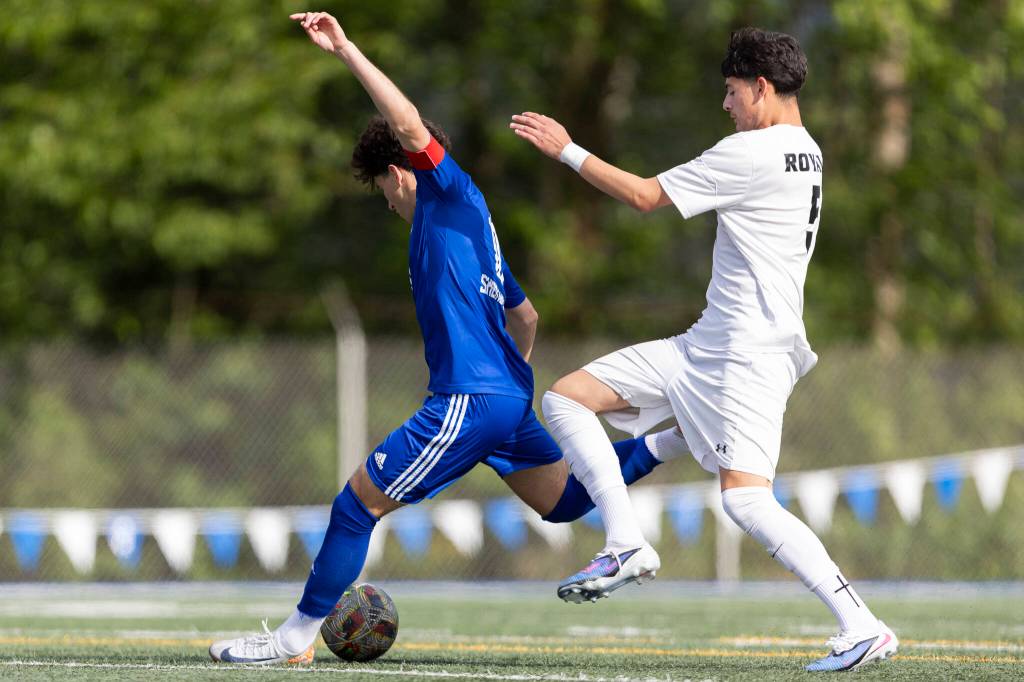 Shorewoods Nikola Genadiev takes a shot while Lynnwoods Vincent Ortega tries to defend during the 3A district semifinal game on Tuesday, May 12, 2026 in Shoreline, Washington. (Olivia Vanni / The Herald)