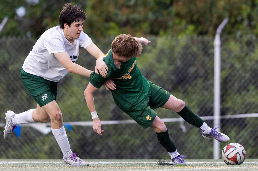 Shorecrests Lachlen Moran Klim controls the ball against Edmonds-Woodways Ryan Farrell during the 3A district semifinal game on Tuesday, May 12, 2026 in Shoreline, Washington. (Olivia Vanni / The Herald)