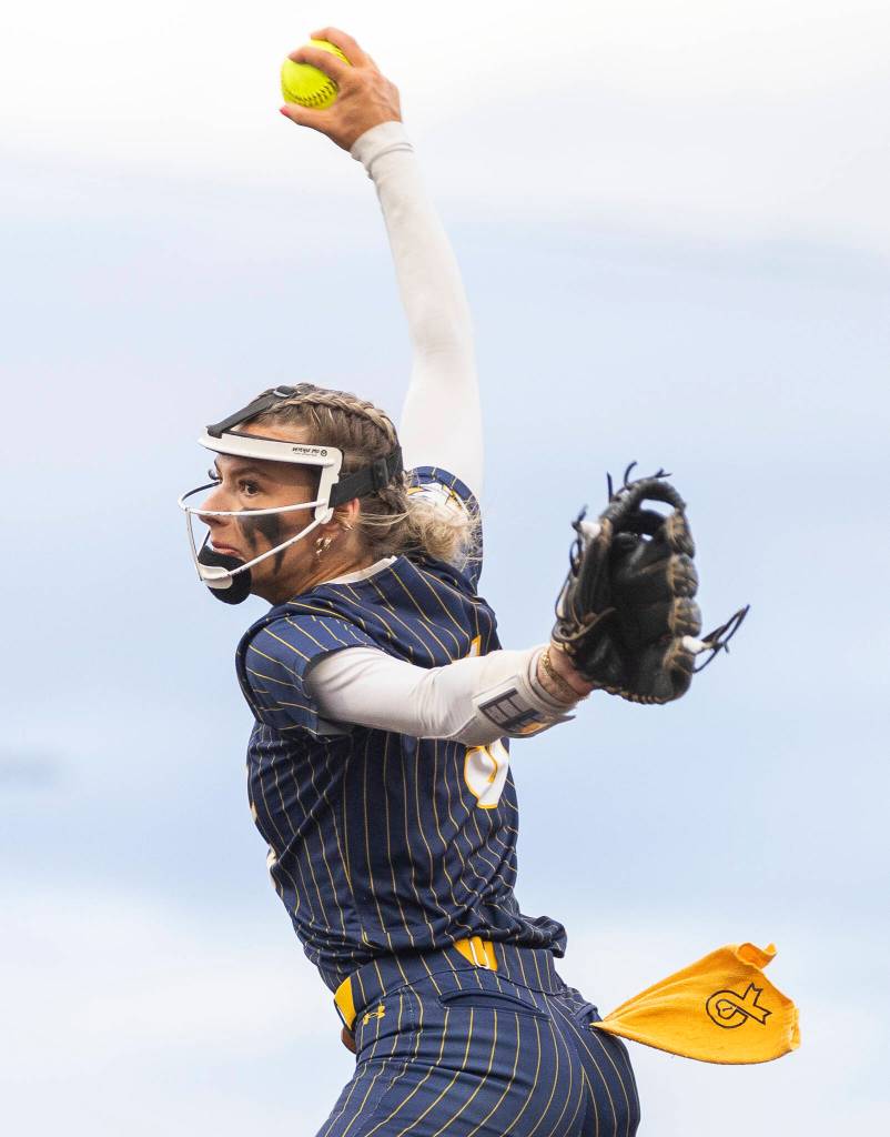 Everetts Mia Hoekendorf pitches during the 3A district championship game against Sedro-Woolley on Thursday, May 14, 2026 in Everett, Washington. (Olivia Vanni / The Herald)